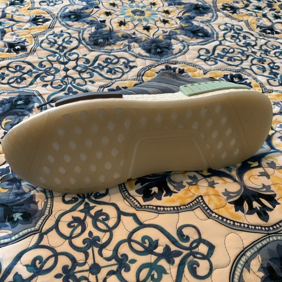 Women’s Adidas NMD R1 sneakers - Picture 4 of 7